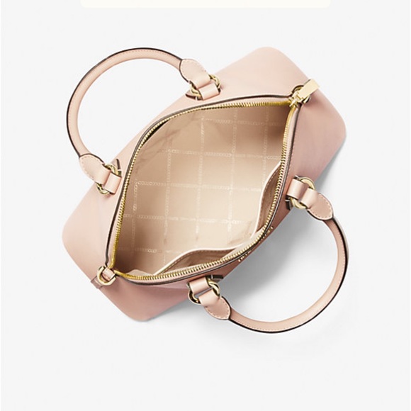 MICHAEL KORS
Veronica Medium Saffiano Leather Dome Satchel Crossbody
SOFT PINK - Picture 2 of 16